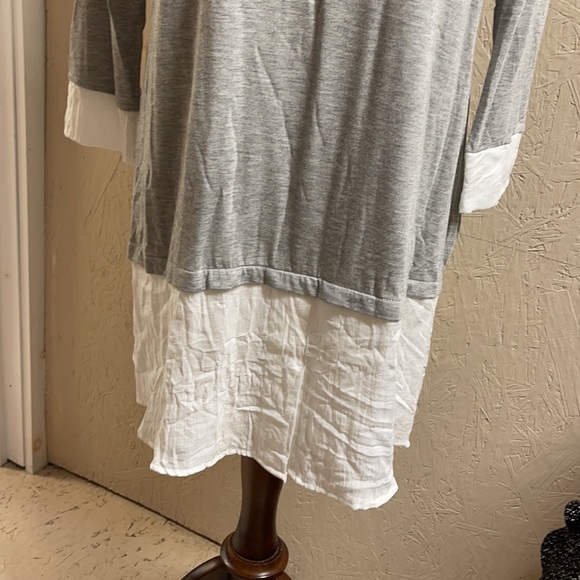 NWT Grey & White Contrast Sheer Bottom Tunic - Picture 13 of 13